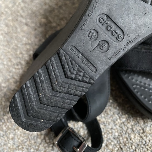 Crocs Leigh II Ankle Strap Wedge Sandals Size 8 Black Summer Everyday - Picture 8 of 8